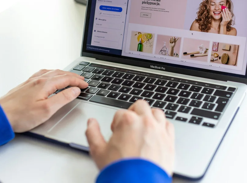 Managed live chat on website