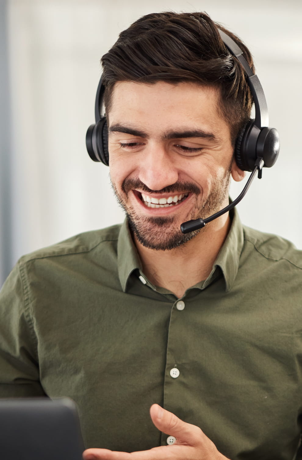 Smiling call centre agent