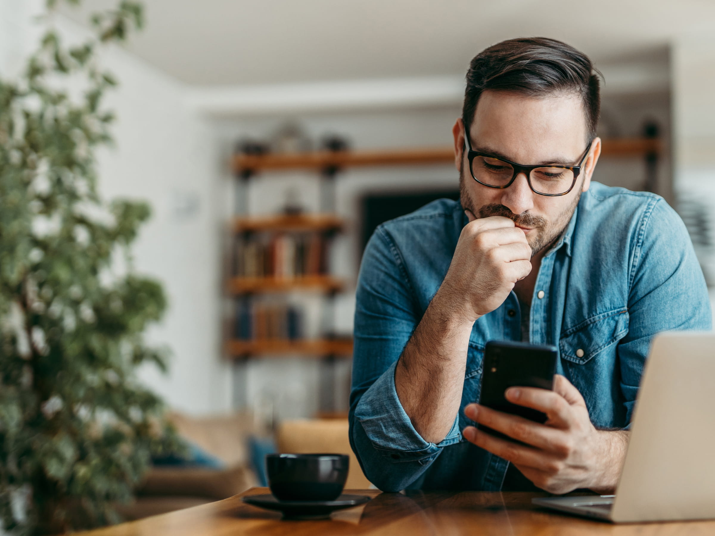 Man collecting Virtual Receptionist Messages